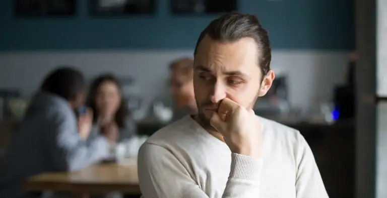 8 Signs of Avoidant Personality Disorder